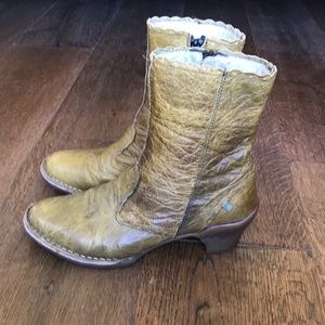 El naturalists boots